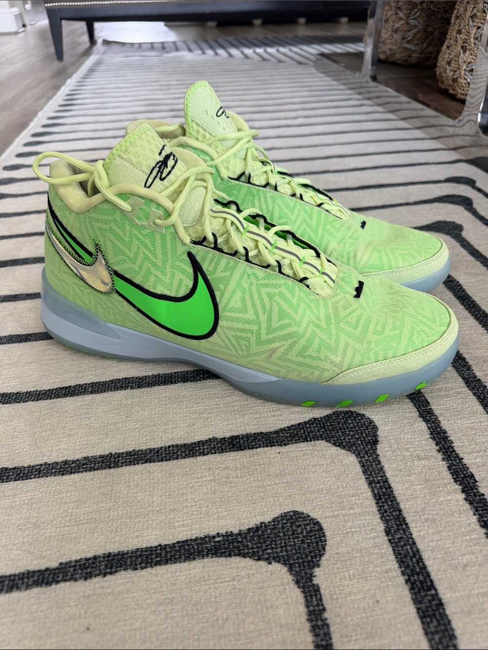 ZOOM LEBRON NXXT GENISUS 'BARELY VOLT CELESTINE BLUE Basketball show